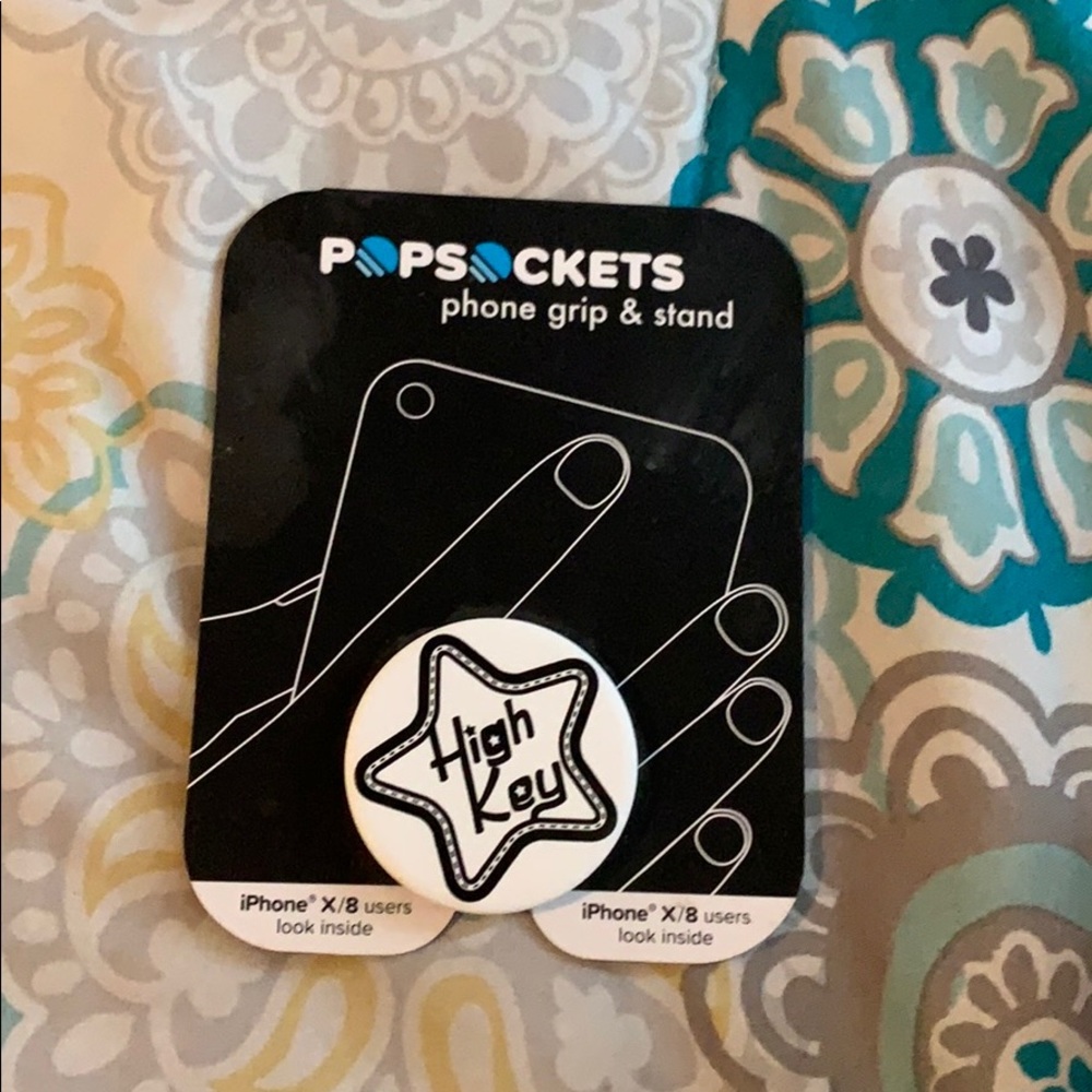 emma chamberlain’s high key brand pop socket
